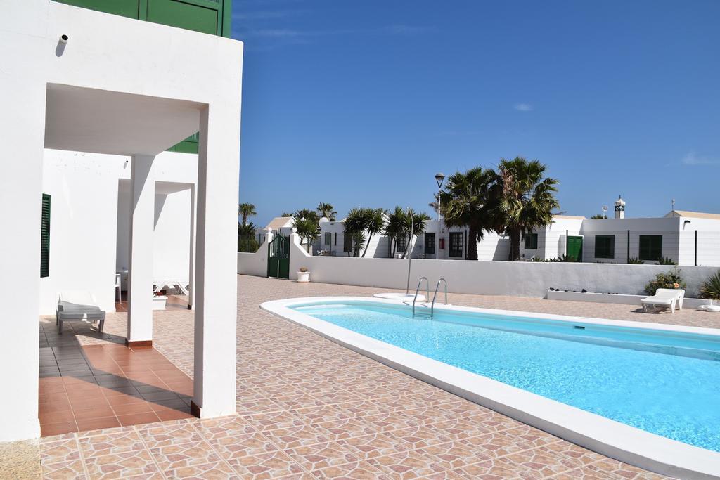 Alhambra Apartamentos Tias Bagian luar foto