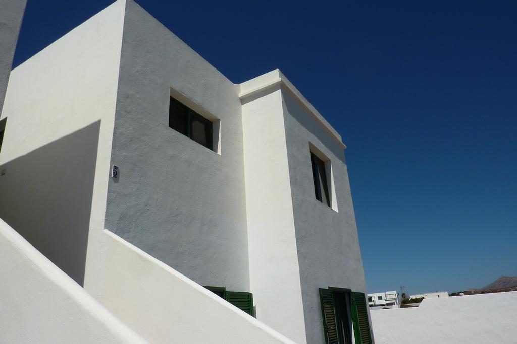 Alhambra Apartamentos Tias Bagian luar foto